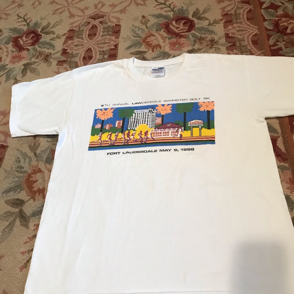 GRAPHIC TEE SHIRT